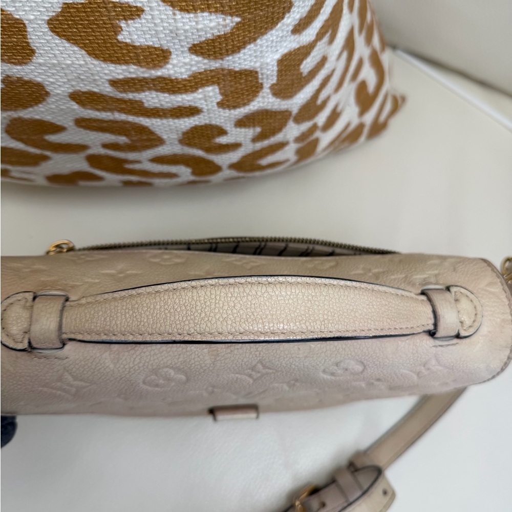 Louis Vuitton Pochette Métis Crossbody Bag - Picture 4 of 16